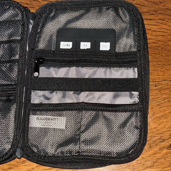 Bagsmart Tech Cable Organizer card game holder - Picture 10 of 10